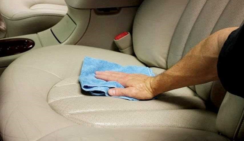 إليكم هذه الخلطة السحرية لتنظيف البقع عن مقاعد السيارة نهائياً!