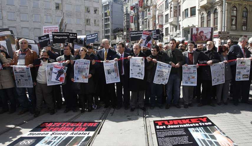 السلطات التركية تعتقل صحفية تعمل لهيئة الاذاعة البريطانية