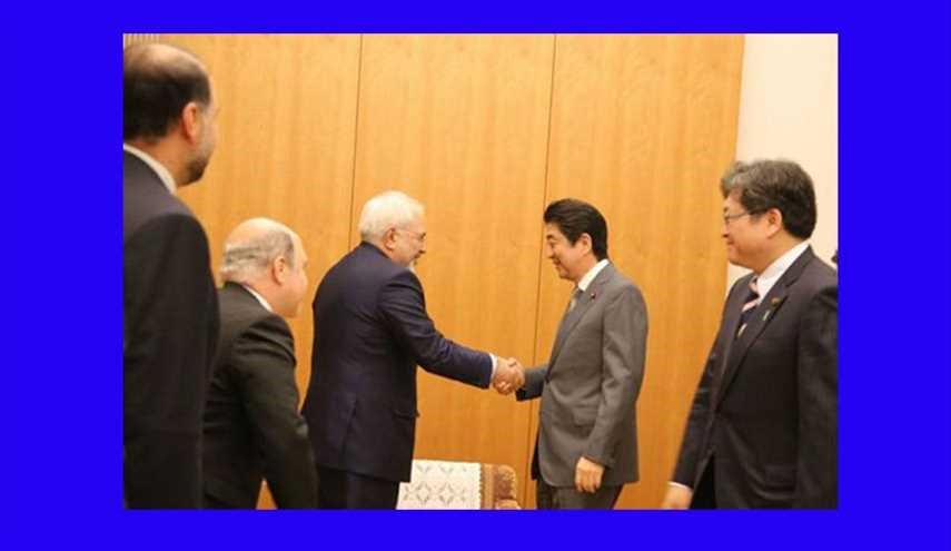ظريف يبحث ورئيس وزراء اليابان القضايا الاقليمية والدولية