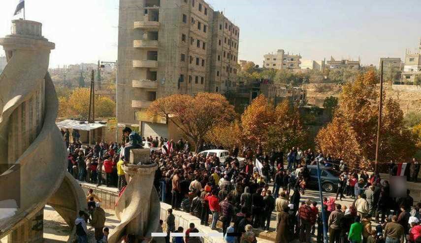 بالصور..هكذا استقبل أهالي مدينة التل الجيش السوري ومحافظ ريف دمشق