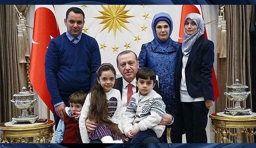 جنجال عکس دختر سوری و خانواده‌اش با اردوغان در شبکه‌های اجتماعی!