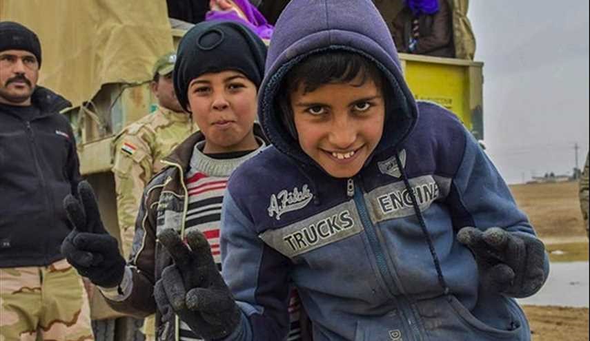 Iraqi Popular Forces Continue to Support Displaced Families of Western Mosul