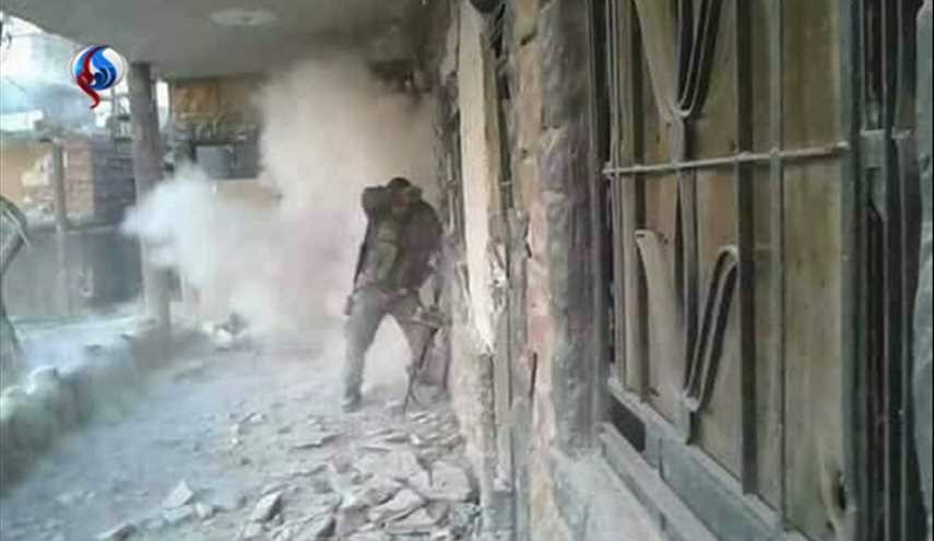 بالصور.. جندي سوري يشعل موقع التواصل الاجتماعي!