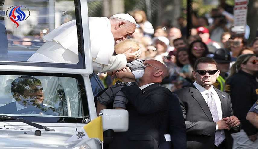Pope Says Will Not Increase Security on Travels Despite Risks
