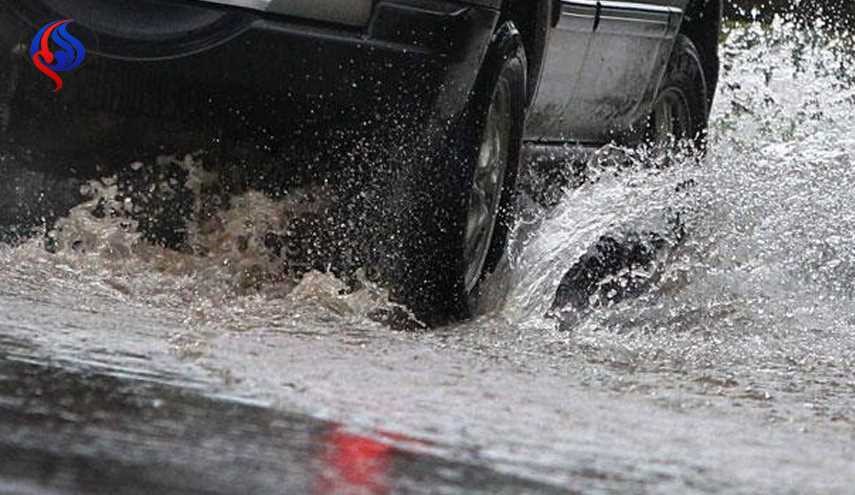 كيف تواجه انزلاق السيارة على الماء أثناء القيادة؟