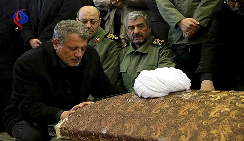 نقل جثمان الفقيد آية الله هاشمي رفسنجاني الى مبنى جامعة طهران