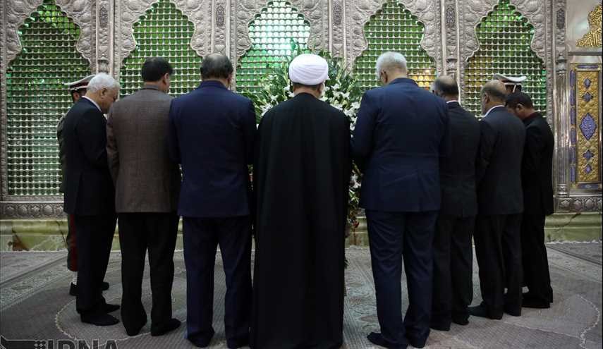ادای احترام نمایندگان مجلس عراق به امام راحل/ تصاویر