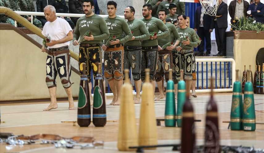 قوات الشرطة الايرانية تقيم العاب الزورخانة