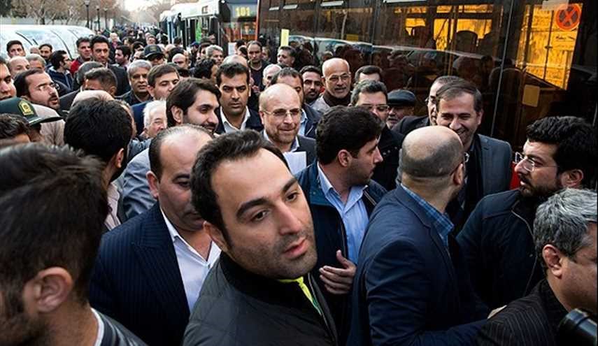 بالصور.. عرض اسطول حافلات وسيارات اجرة هجينة في طهران