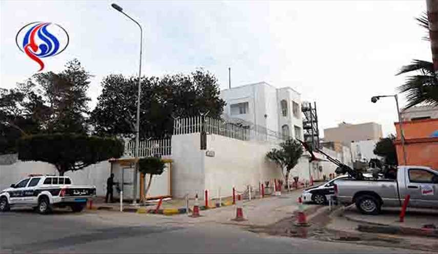 مقتل شخصين بانفجار سيارة قرب السفارة الايطالية بليبيا