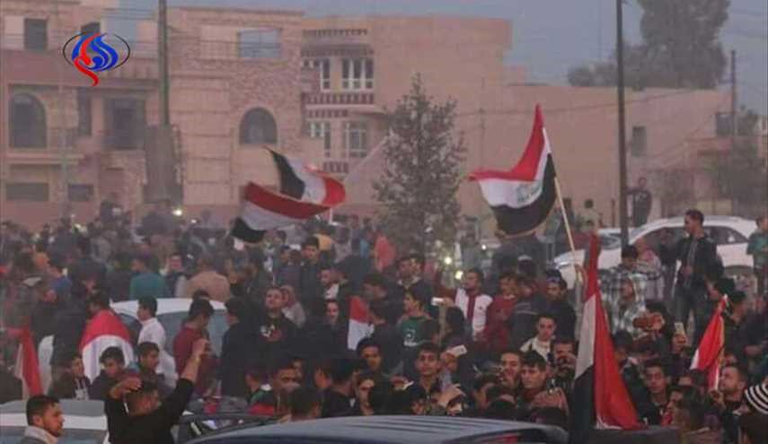 بالصور: اهالي الموصل يحتفلون بالانتصار وعودتهم الى مناطقهم