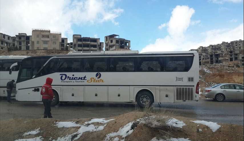 بالصور..وصول حافلات الى دير قانون في ريف دمشق لإخراج مسلحي وادي بردى