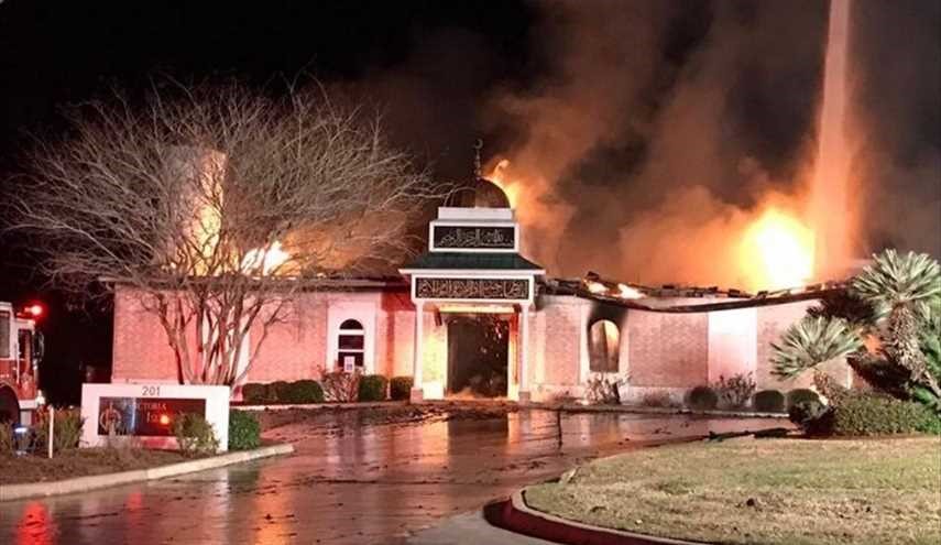 یک مسجد در تگزاس آمریکا به آتش کشیده شد+عکس