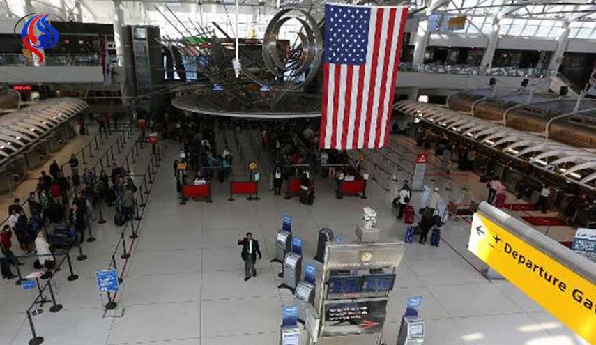 بالصور.. مسلمون يحولون مطارات أميركية الى مساجد
