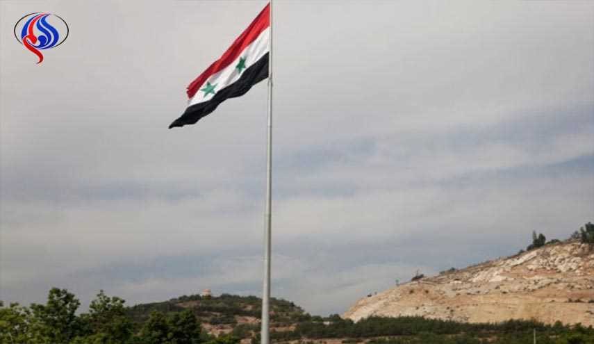 اهتزاز پرچم سوریه بر بلندیهای حومه شرقی حمص