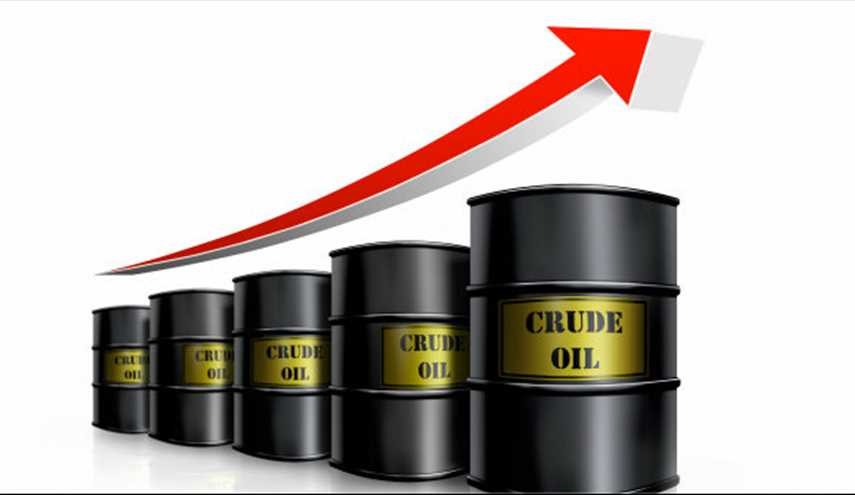 النفط يقفز 2% مع خفض إنتاج أوبك وتراجع الدولار