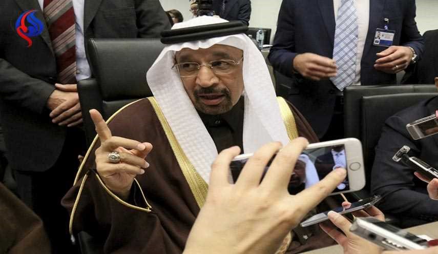 وزير سعودي يدافع عن قرار ترامب العنصري!