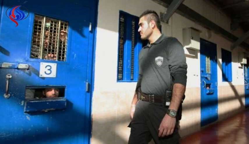 اسیر فلسطینی یک زندانبان صهیونیست را زخمی کرد