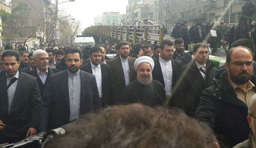 بالصور. الرئيس روحاني وشخصيات سياسية اخرى وسط الحشود