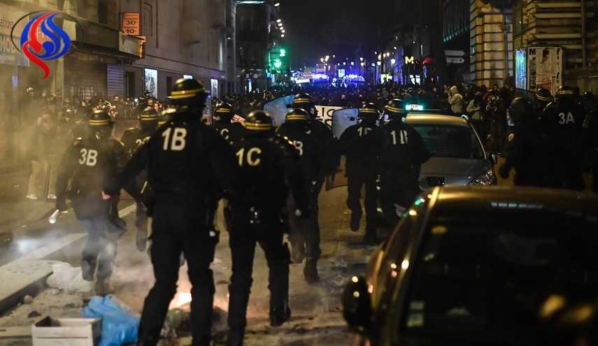 ادامه درگیری ها در خیابان های پاریس