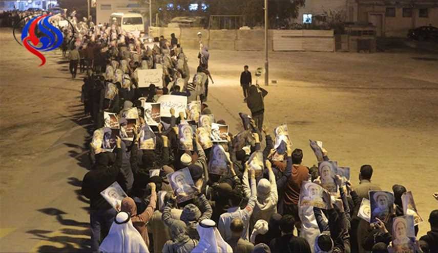 بالصور: تظاهرات حاشدة في محيط منزل آية الله قاسم عشية محاكمته