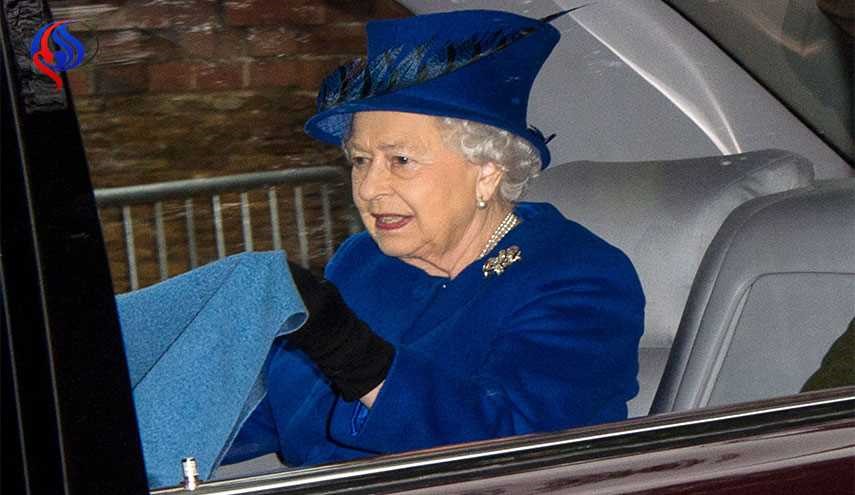 إشارات سرية لملكة انكلترا ترسلها لمساعديها لإنقاذها من موقف محرج