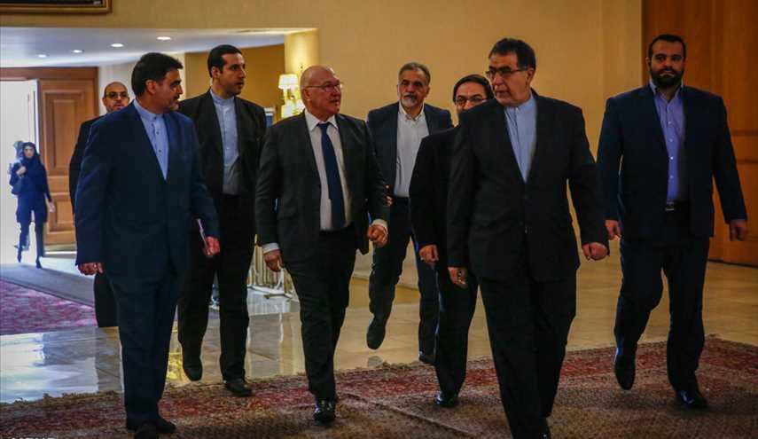 Zarif meets with French finance min.