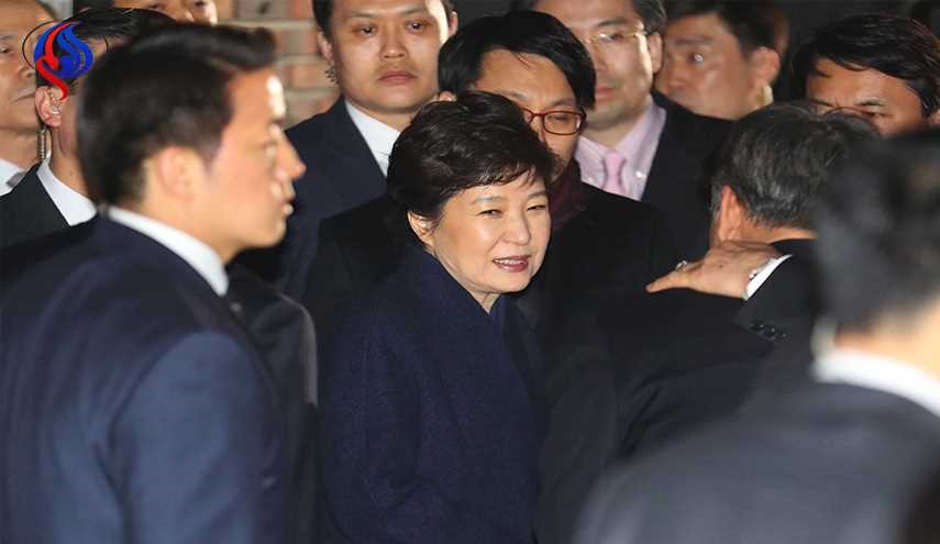 رئيسة كوريا الجنوبية المعزولة تغادر 
