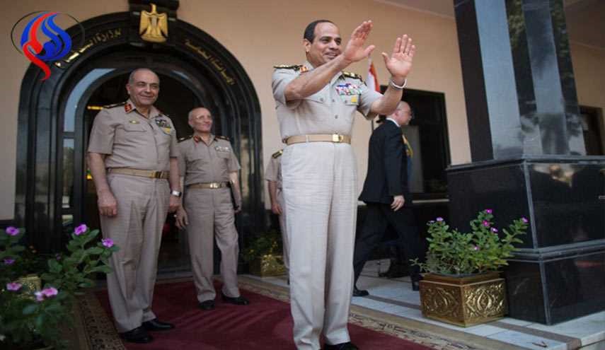 خادم ضريح في مصر: صورة السيسي بالزيّ العسكري ظهرت مع الأنبياء!
