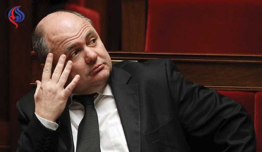 استقالة وزير داخلية فرنسا على خلفية فضيحة ابنتیه