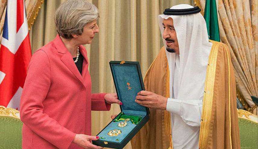 خوش خدمتی  پادشاه عربستان  به خانم نخست وزیر