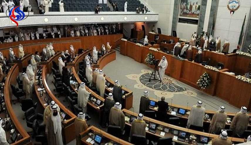 مجلس کویت جعل تابعیت صدها هزار نفر را بررسی می‌کند
