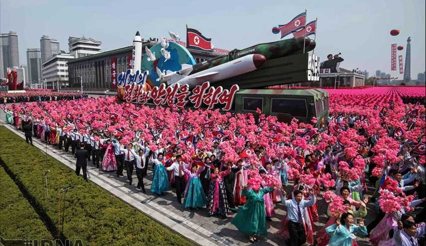 زعيم كوريا الشمالية يفتتح عددا من ناطحات السحاب في العاصمة بيونغ يانغ / صور