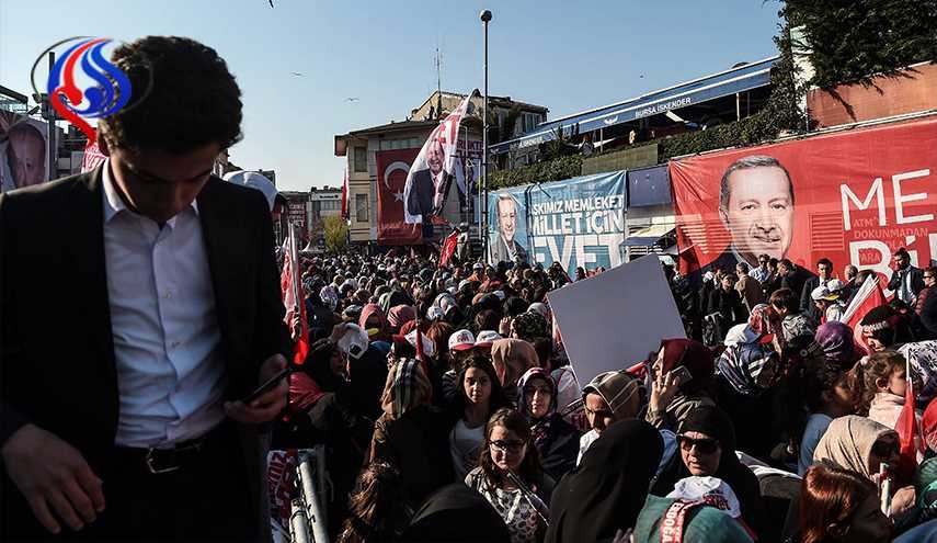 فتح مراكز الاقتراع للاستفتاء في تركيا