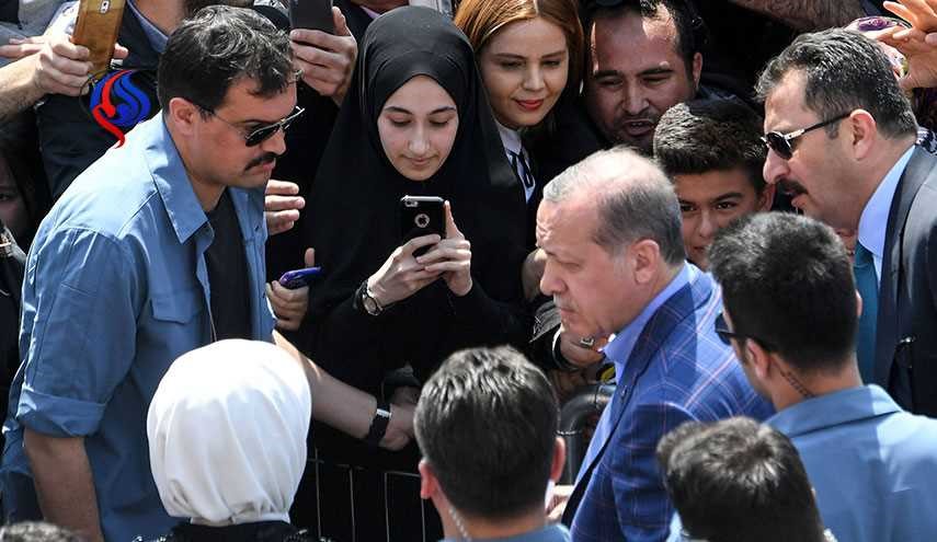 Turks vote in historic referendum on expanding Erdogan's power