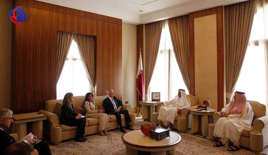 أمير قطر يستقبل وزير الدفاع الأمريكي بالدوحة