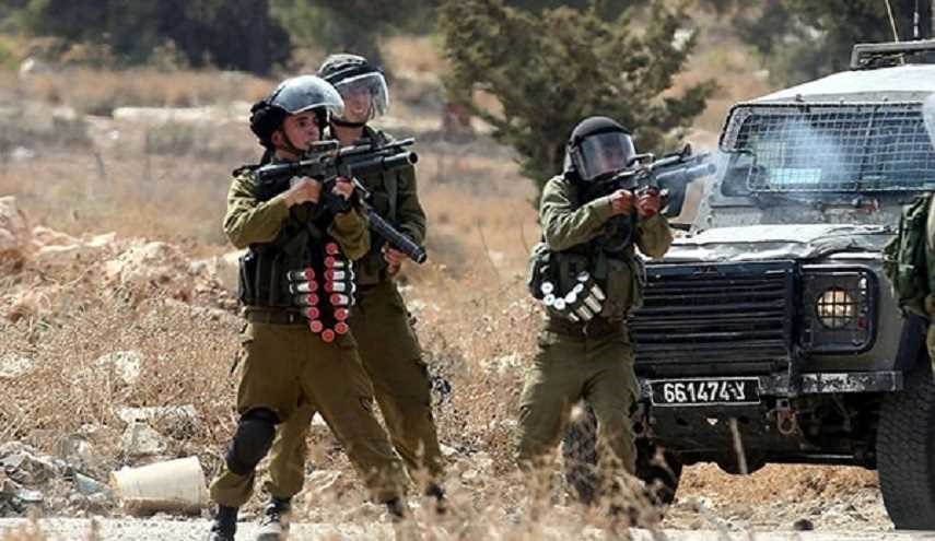 إصابة شاب فلسطيني برصاص الاحتلال على حاجز عسكري شمال الضفة