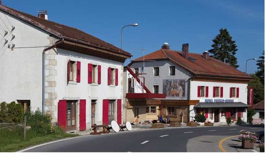 فندق يقع بين بلدين.. هكذا سينام رأسك في سويسرا وقدماك بفرنسا!