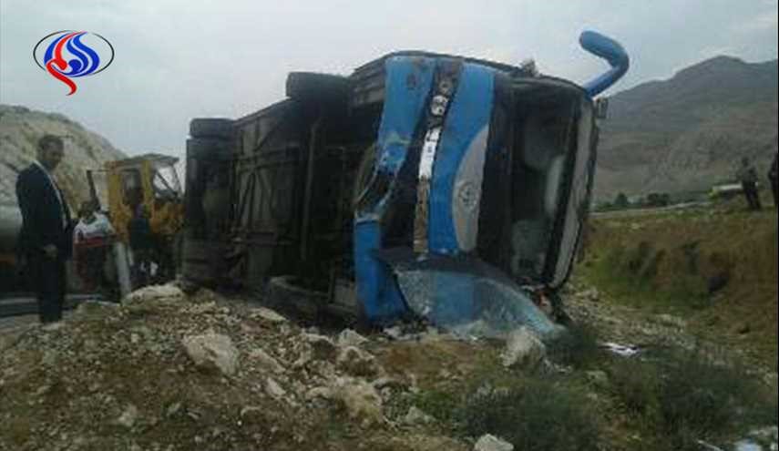 واژگونی اتوبوس گردشگران  آلمانی در شیرازدو کشته به جا گذاشت