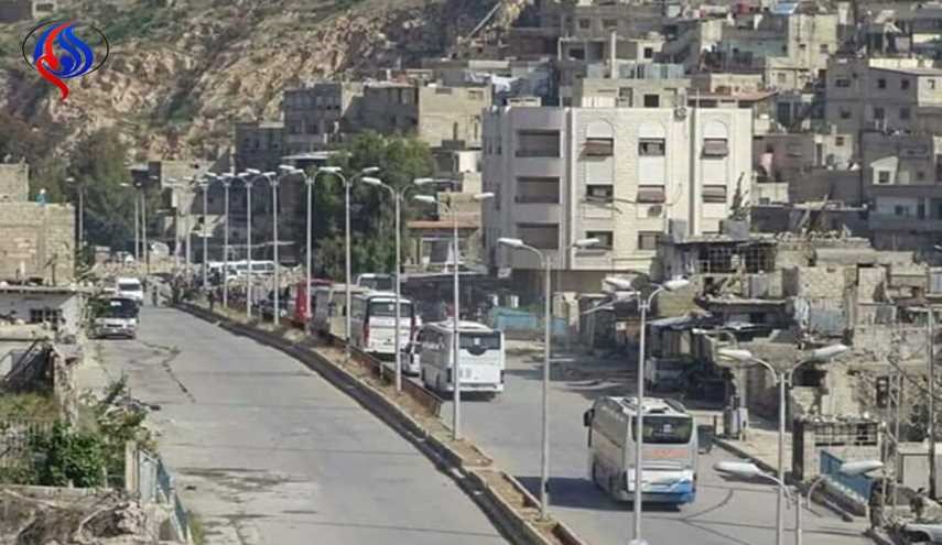 خروج الدفعة الأولى من المسلحين من حي برزة في إطار اتفاق المصالحة