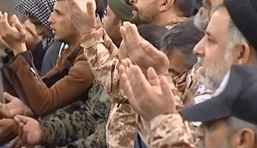 مجاهدو الحشد الشعبي يقيمون مراسم قراءة دعا الندبة في الساعات الاولى من صباح يوم الجمعة