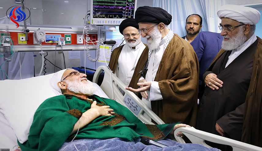 قائد الثورة يزور آية الله هاشمي شاهرودي في المستشفى