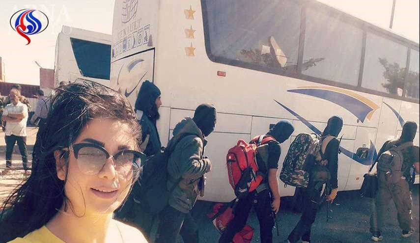 سلفی دختر سوری با خروج تروریست‌‌ها از حمص +عکس