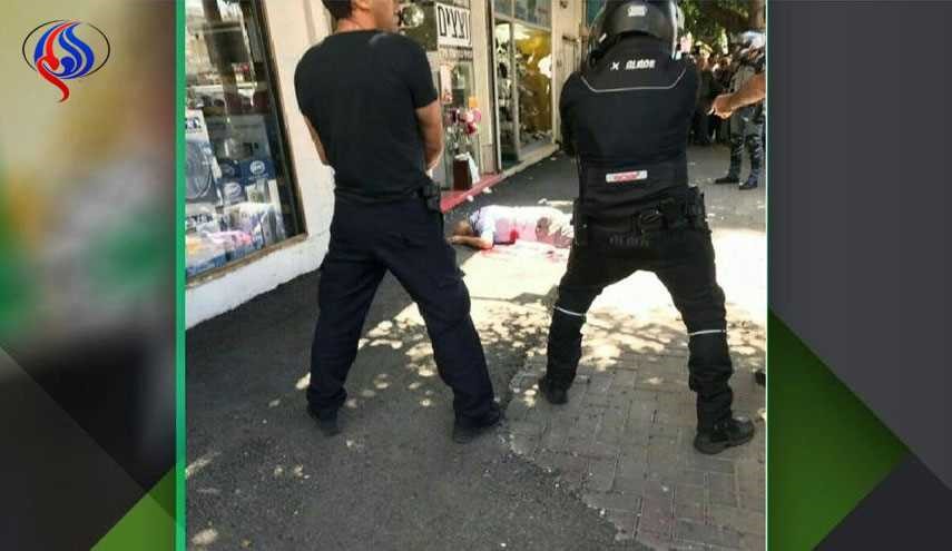 اصابة شرطي صهيوني بعملية طعن بمدينة نتانيا واعتقال المنفذ+صور