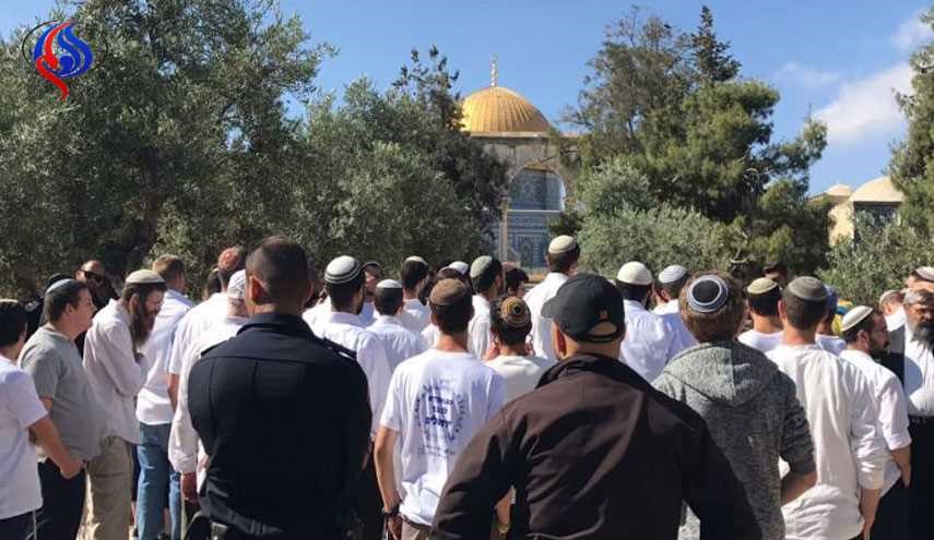 مئات المستوطنين يقتحمون الأقصى بذكرى احتلال القدس