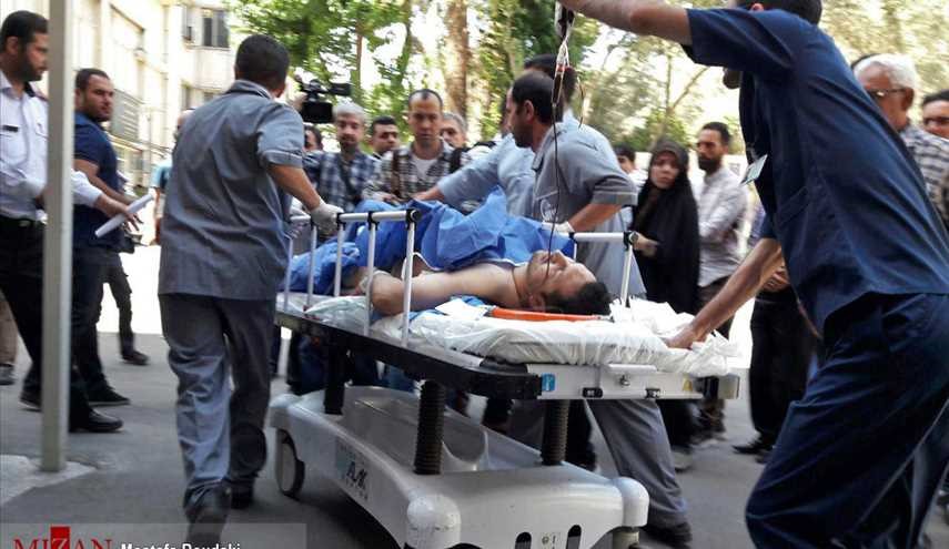 نقل مصابي الهجمات الارهابية في طهران إلى المشفى