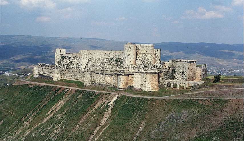 بالصور قلعة الحصن الاثرية في محافظة حمص السورية