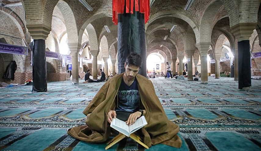 مشاهد من مراسم الاعتكاف في مدينة همدان