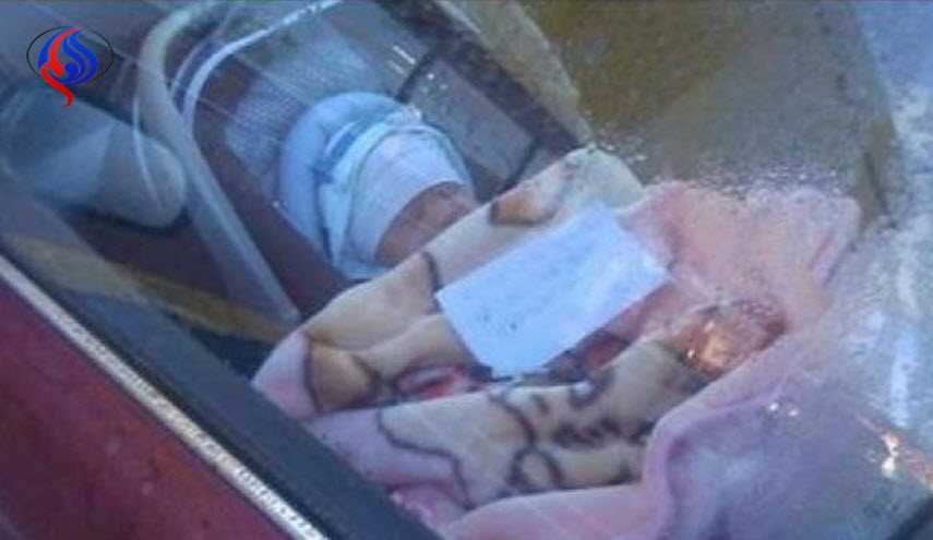 تركت طفلتها الرضيعة بمفردها في السيارة.. وما حدث بعد ذلك اثار ضجة