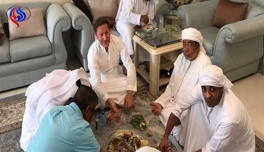 فيديوهات.. المتحدث باسم الخارجية البريطانية يحتفل بالعيد مع أصدقائه بالإمارات